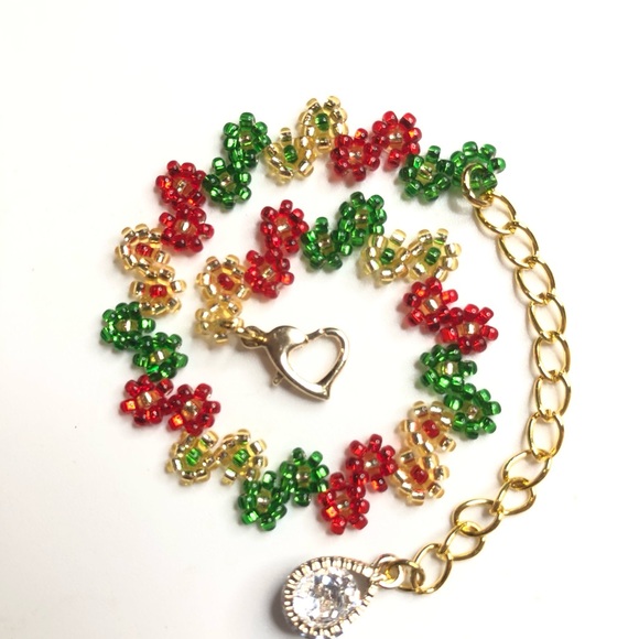 Christmas Holiday Bracelet Zirconia Charm Gold Red Green Beaded Heart Clasp New - Picture 6 of 6